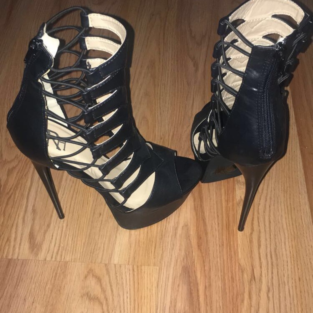 Shoes - Picture 2 of 3